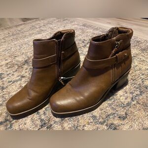 Baretraps Tannar leather buckle booties size 8